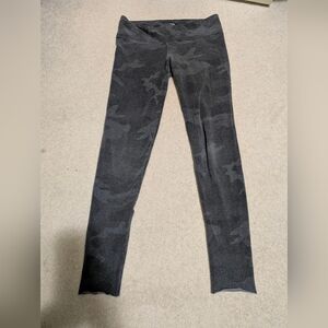 Aritzia Black and Gray Camouflage Jeggings